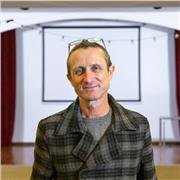 I offer lessons in English, Business English, Cambridge Biology, English conversation to children and adults. In estate l'ore sono flessibile. Le serate di lunedì al giovedi sono disponibile.